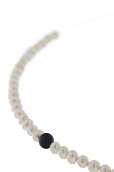 Abacus Pearl Necklace with an Onyx Bead by Peregrina Pearls - a close-up demonstrating pitch black onyx bead 